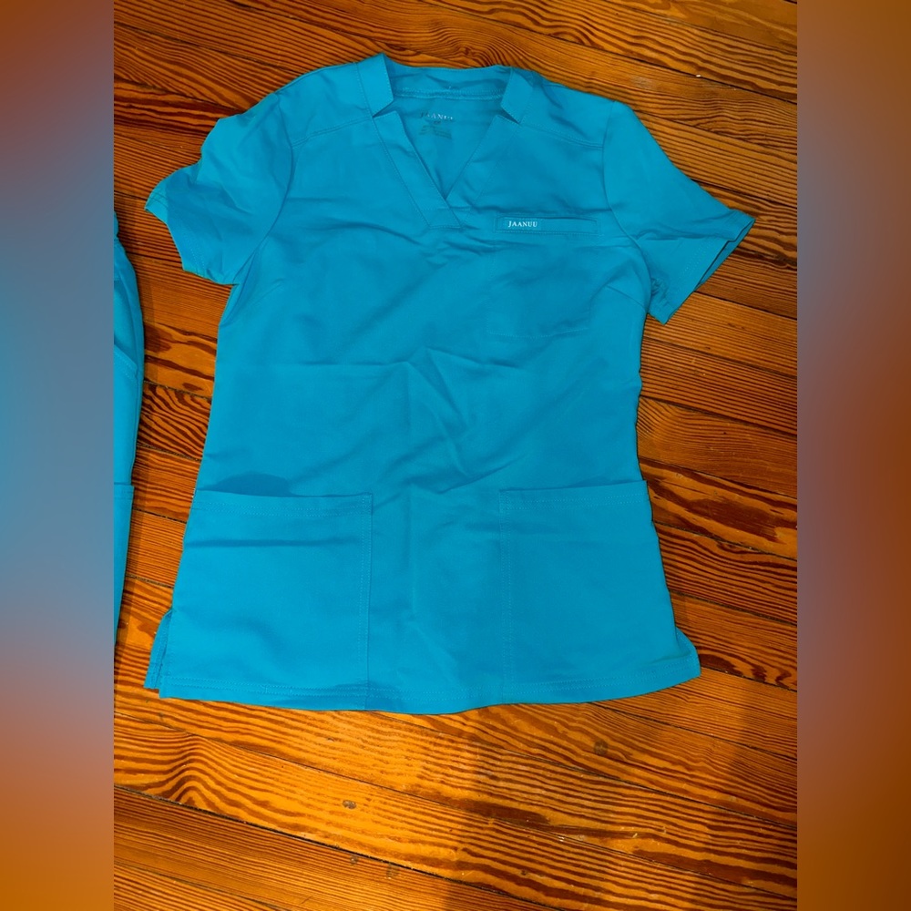Jaanuu Scrub Shirt